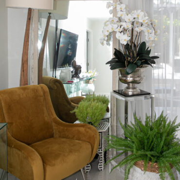 grande Titus urna con phalaenopsis orquídeas