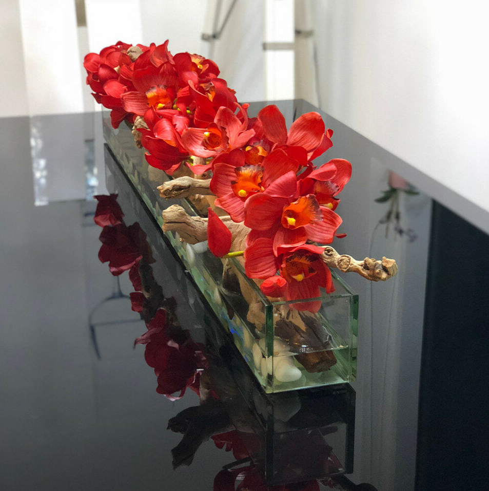 120 cm moderna casa vidrio jardinera con rojo cymbidium orquídeas.