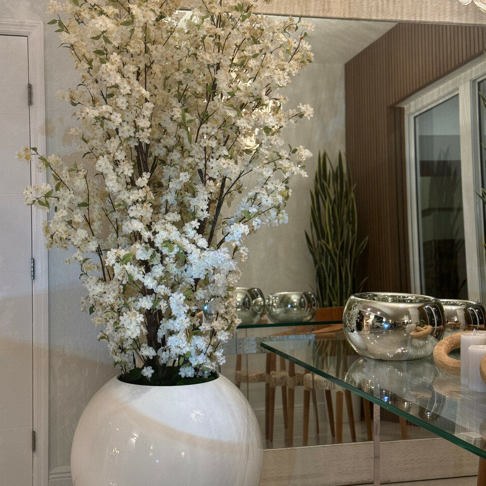 76 cm brillante blanco esférico jarrón con blanco cerezo flor ramas