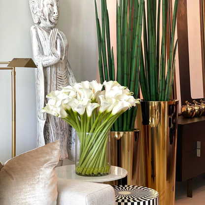 cala lirios en un 25 cm vidrio cilindro