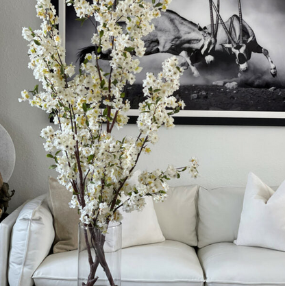 cerezo blossoms en un 40 cm vidrio cilindro.