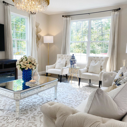 inglés blanco rosas en texturizado azul maceta