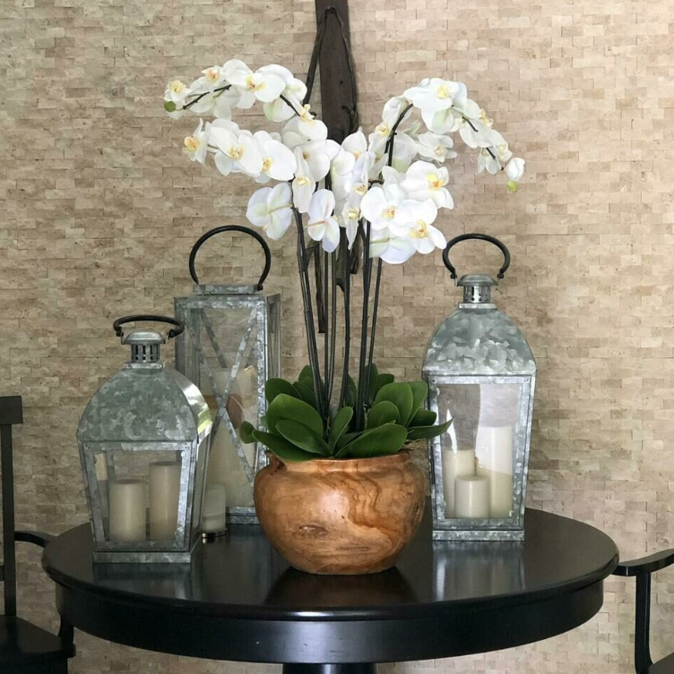 grande teca cuenco con blanco orquídeas