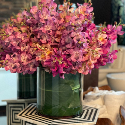 mixto mokara orquídeas en grande rota cilindro