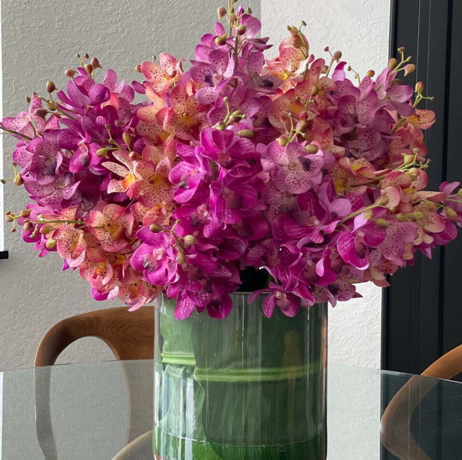 mixto mokara orquídeas en grande rota cilindro