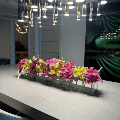 moderna casa vidrio jarrón con rosa vandas y verde cymbidiums