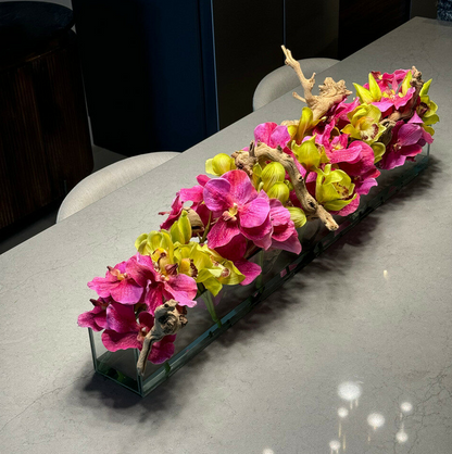 moderna casa vidrio jarrón con rosa vandas y verde cymbidiums