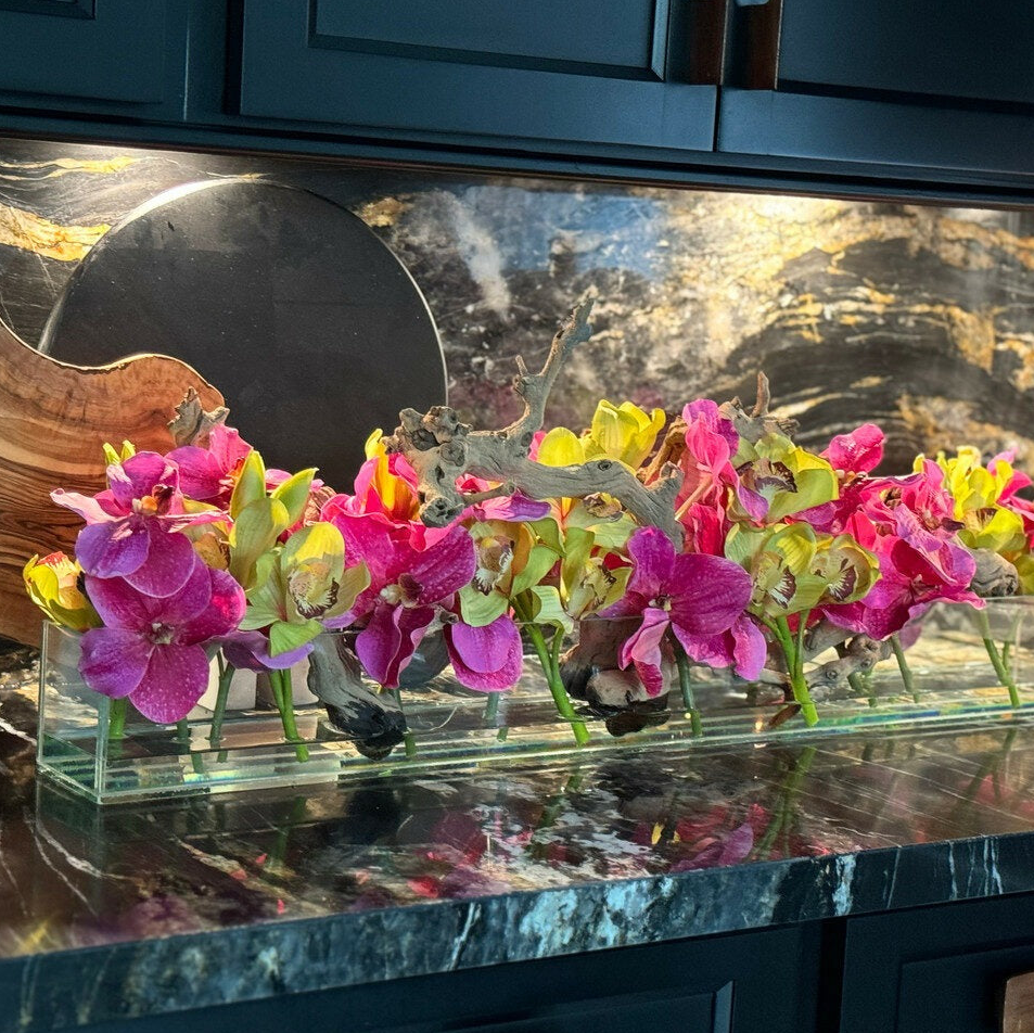 moderna casa vidrio jarrón con rosa vandas y verde cymbidiums