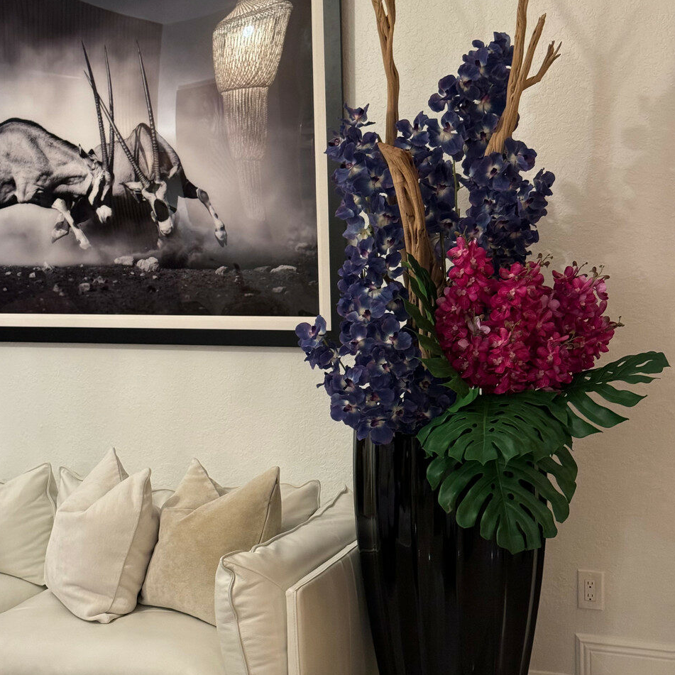 san José jarrón en brillante negro con vanda orquídeas