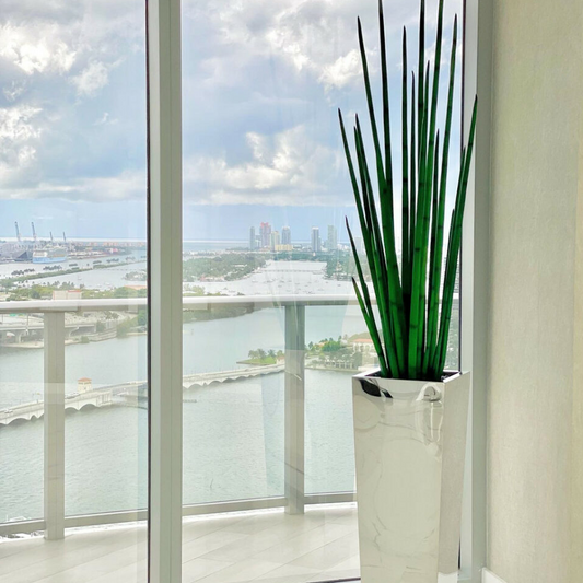 inoxidable acero cubo-con-forma-de jarrón con serpiente hierba.