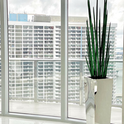 inoxidable acero cubo-con-forma-de jarrón con serpiente hierba.