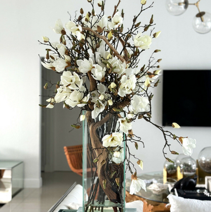 jarrón con blanco magnolias en un 50 cm alto moderna casa