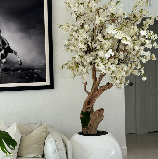 brillante blanco esférico jarrón con personalizado cerezo flor árbol