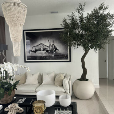 7′ olivo árbol en mate beige 30″ esférico jardinera