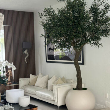 7′ olivo árbol en mate beige 30″ esférico jardinera
