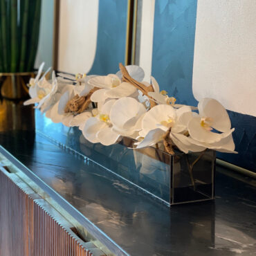 36″ Casa Moderna negro teñido vidrio plato jardinera con blanco phalaenopsis orquídeas