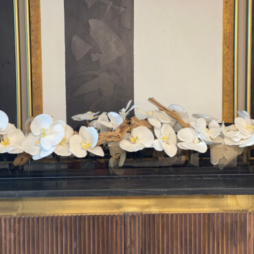 36″ Casa Moderna negro teñido vidrio plato jardinera con blanco phalaenopsis orquídeas