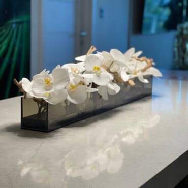 36″ Casa Moderna negro teñido vidrio plato jardinera con blanco phalaenopsis orquídeas