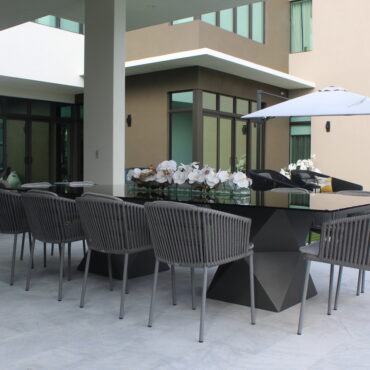 48″ Casa Moderna vidrio plato jardinera con blanco orquídeas