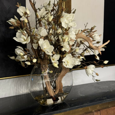 16″ luna jarrón con magnolias