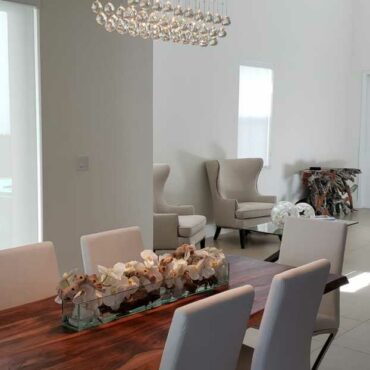 48″ Casa Moderna vidrio plato jardinera con blanco orquídeas